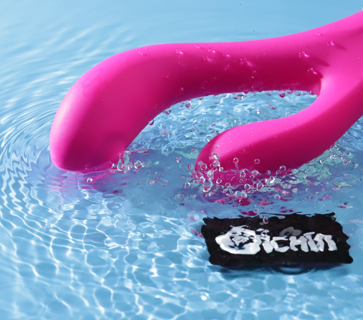 Rung động mạnh mẽ trên nước