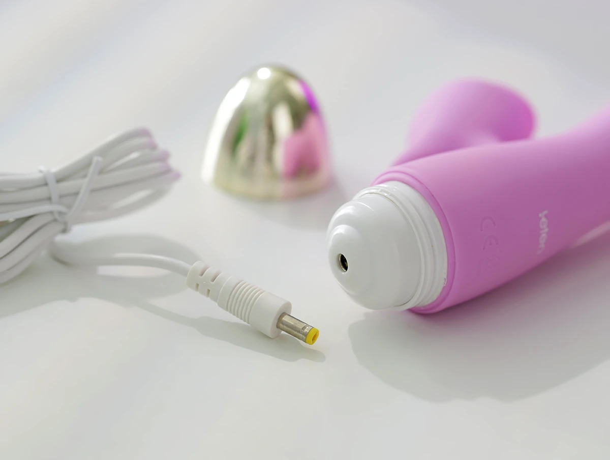 Sạc 2 giờ với cáp USB