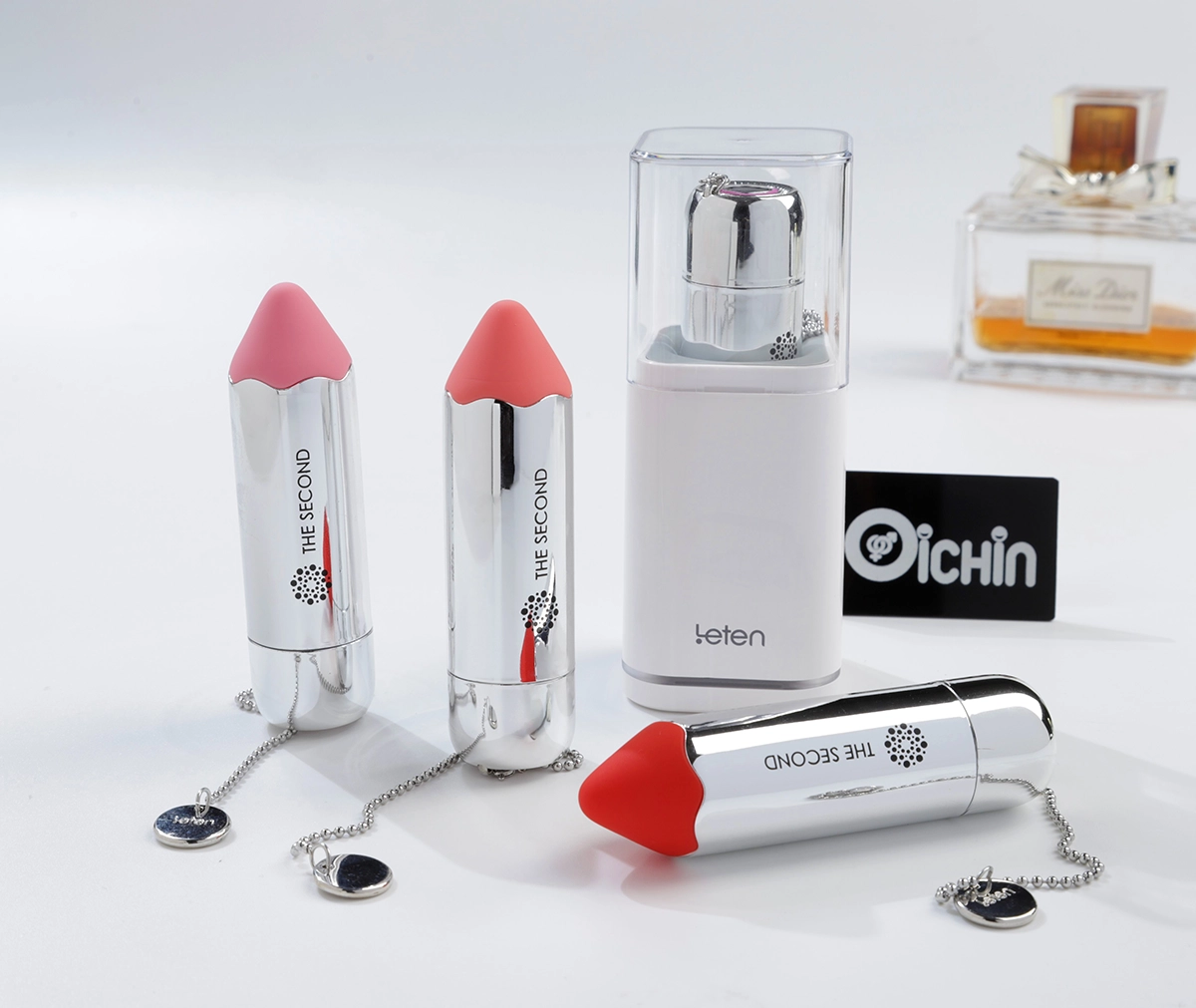 Kết hợp dây xích vô cùng thời trang