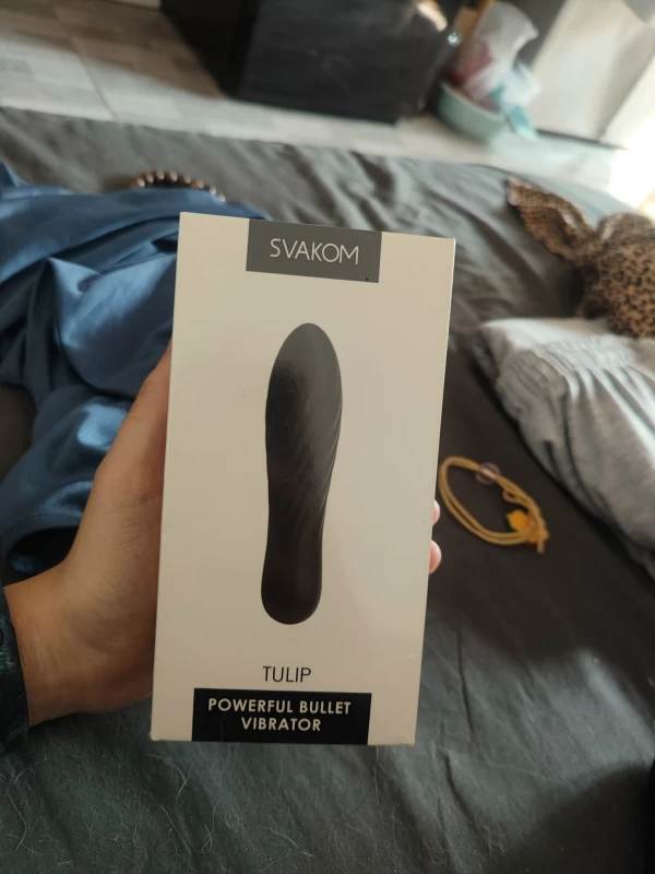 Khách hàng Hà chụp ảnh đánh giá sản phẩm Svakom Tulip