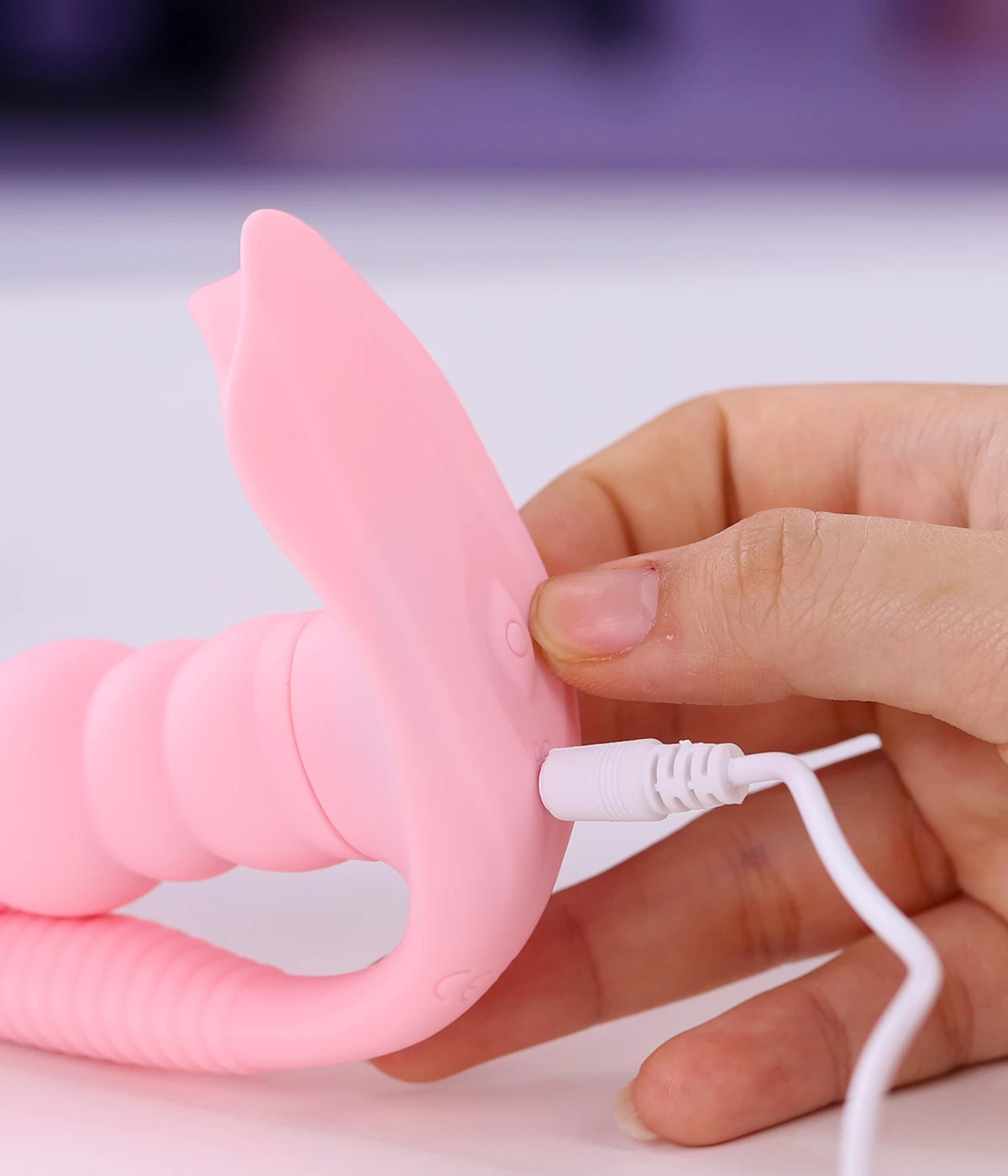 Thời gian sạc đầy pin khá ngắn chỉ trong 1 giờ