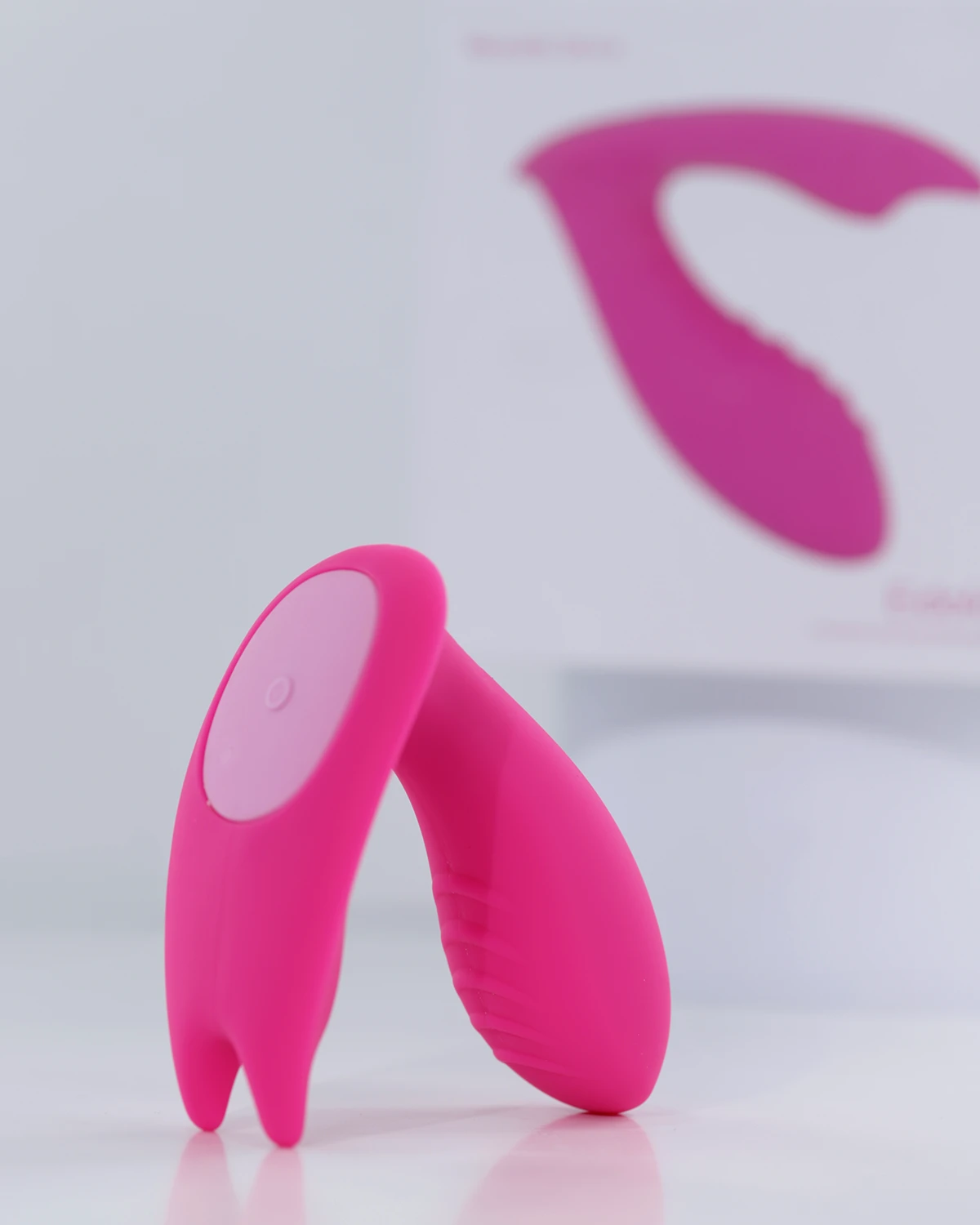 Magic Eidolon có thiết kế công thái học, động cơ kép