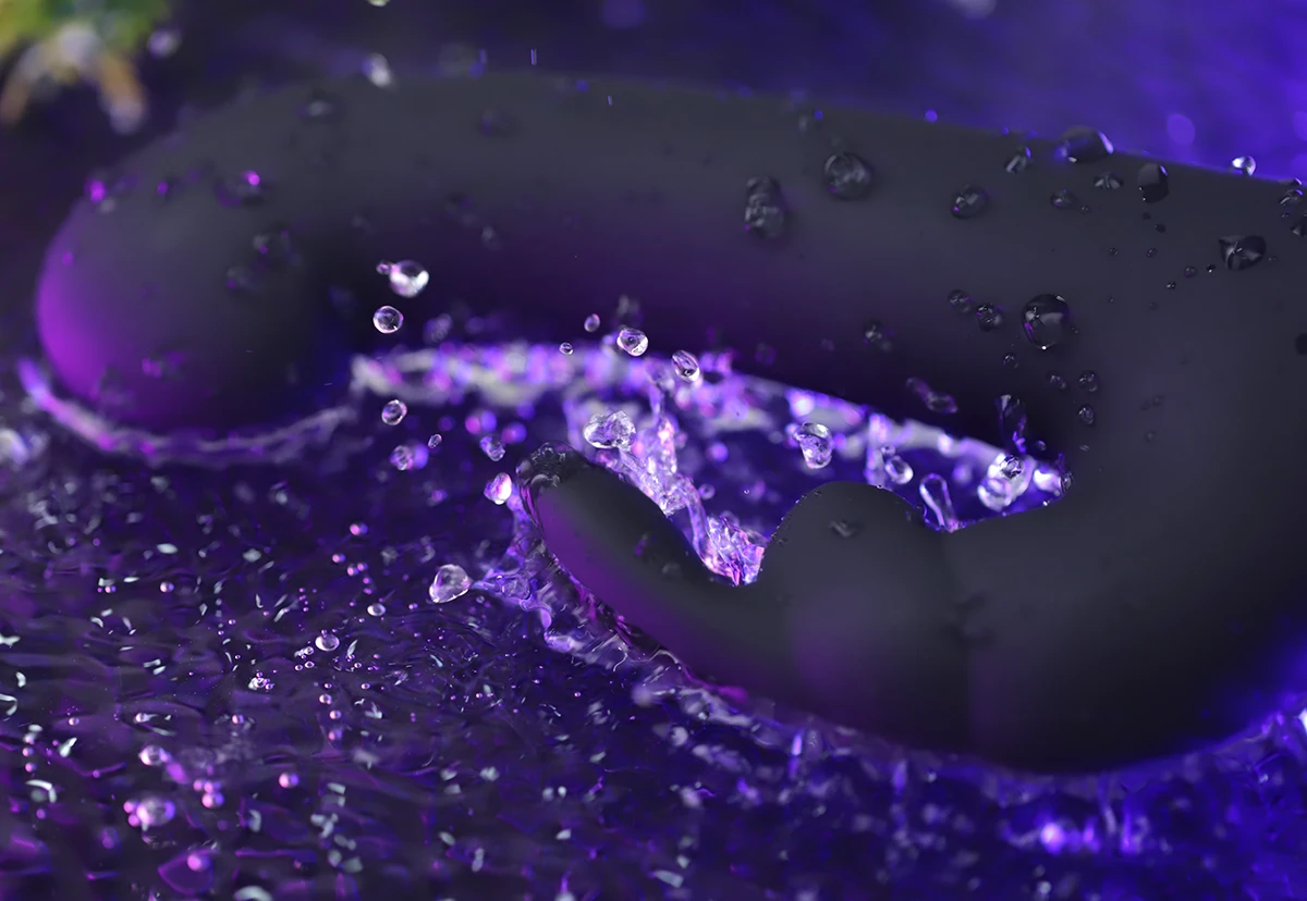 Máy rung âm đạo G-spot Slim Happy Rabbit có khả năng chống nước cực tốt