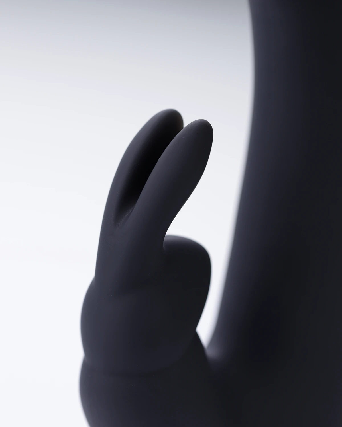 Đồ chơi tình yêu của Happy Rabbit chắc chắn và dễ cầm nắm