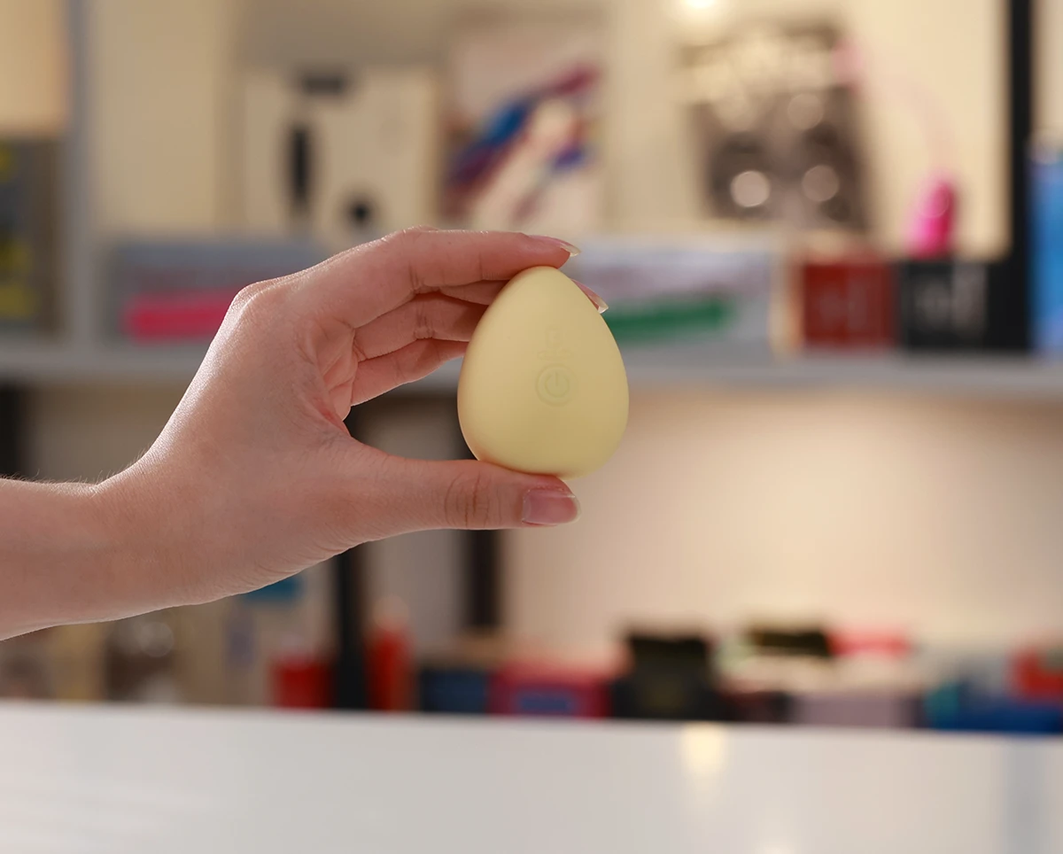 Kích thước nhỏ gọn nên cầm trên tay dễ dàng