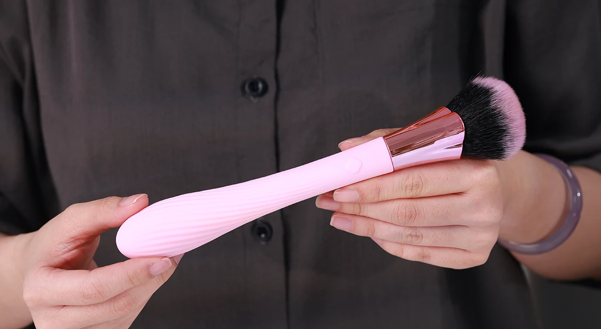 Yeain Flirting brush được chụp thực tế bởi Oichin