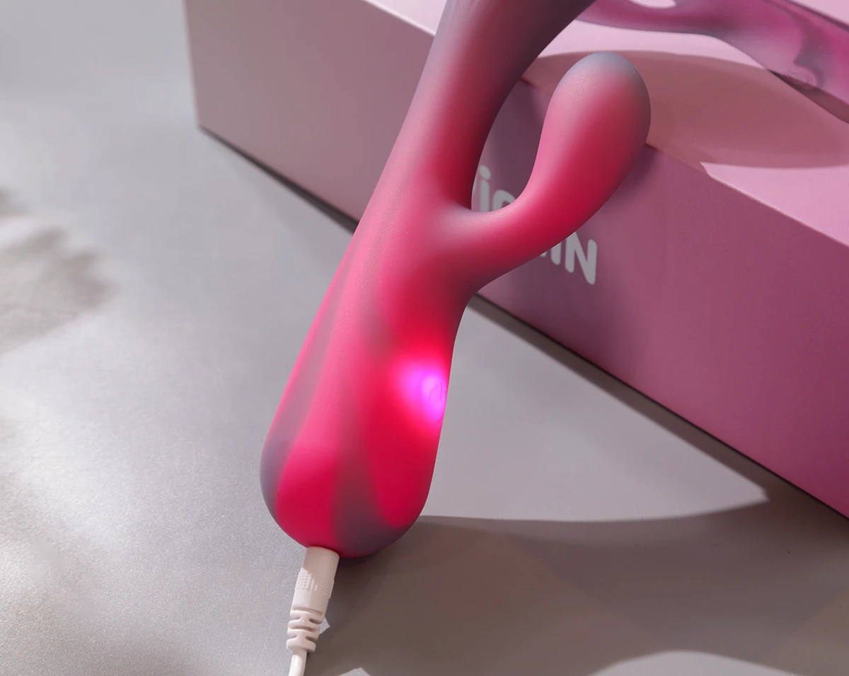 Cách sạc Máy massage tai thỏ Oichin Lisa qua cổng USB