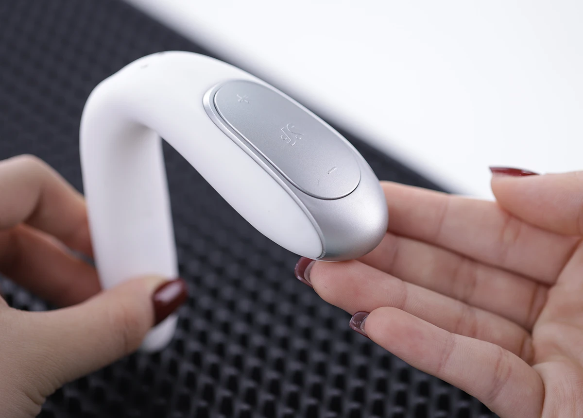 Máy massage Satisfyer phiên bản màu trắng