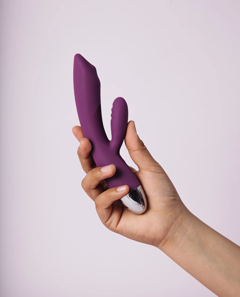 Trysta Svakom còn là công cụ hỗ trợ tuyệt vời giúp cho chuyện chăn gối của các cặp đôi