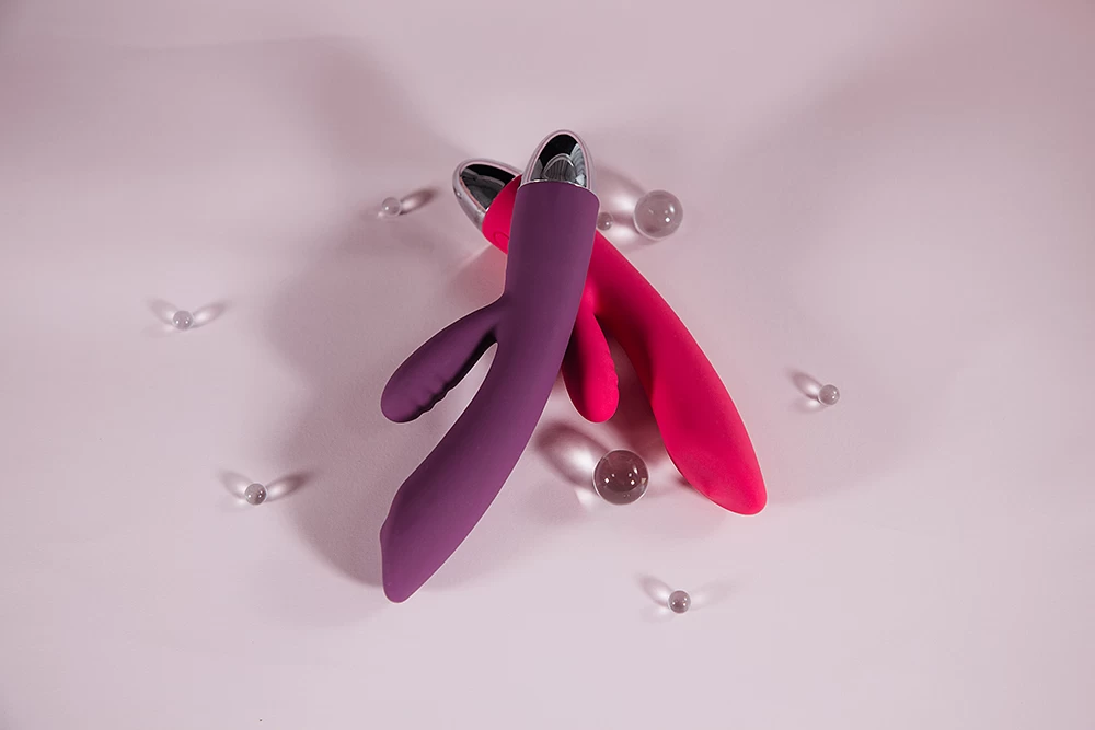 Svakom Trysta có 2 phiên bản