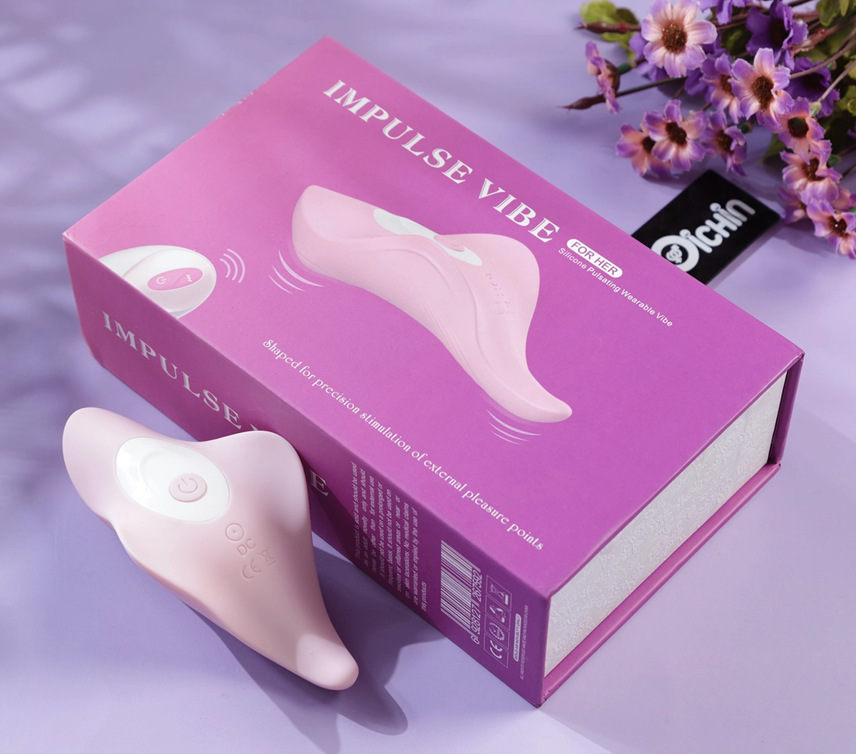 Bề ngang 6cm. Thích hợp đeo vào quần lot mà không gây khó chịu. Vỏ hộp trứng rung quần chip