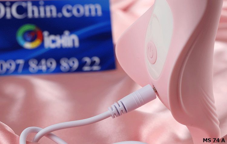 Máy rung vùng kín này sử dụng pin sạc rất tiện lợi. Chỉ cần cắm điện 1.5h-2h là đầy. Dùng liên tục đến 1.5 giờ.