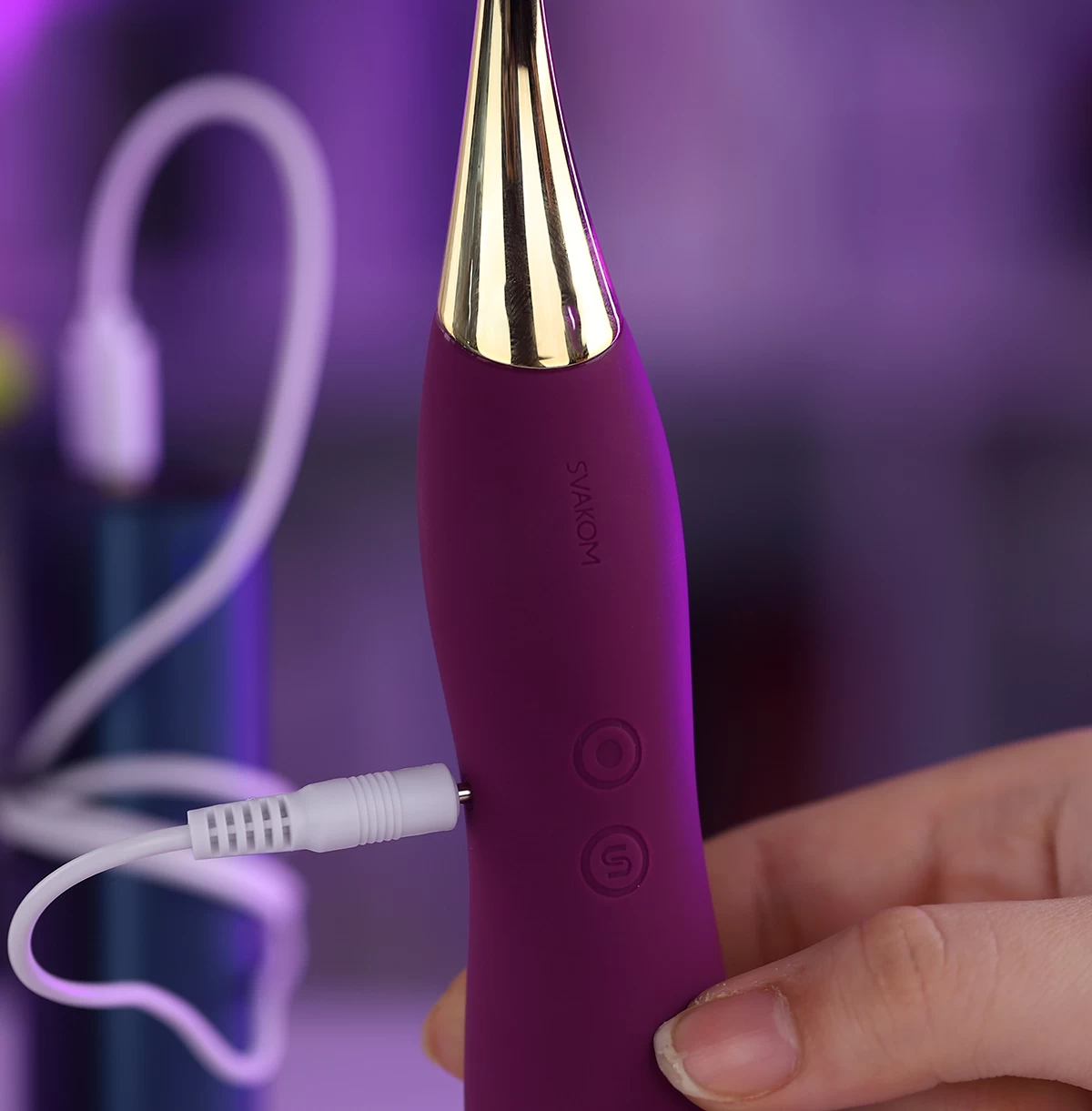 Máy rung tình yêu Beatrice có thời gian sạc khá nhanh với chỉ khoảng 1 giờ sạc