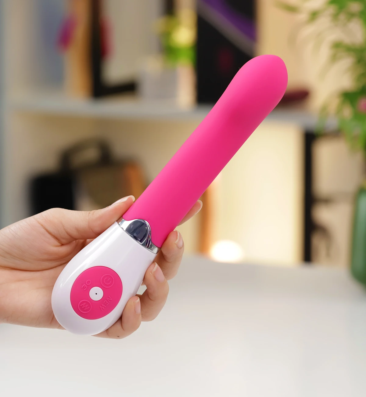 Máy rung Daniel có silicone mịn màng, trơn nhẵn