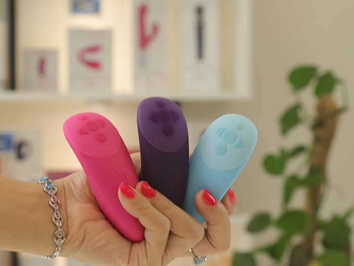 We-vibe Chorus 3 màu khác nhau