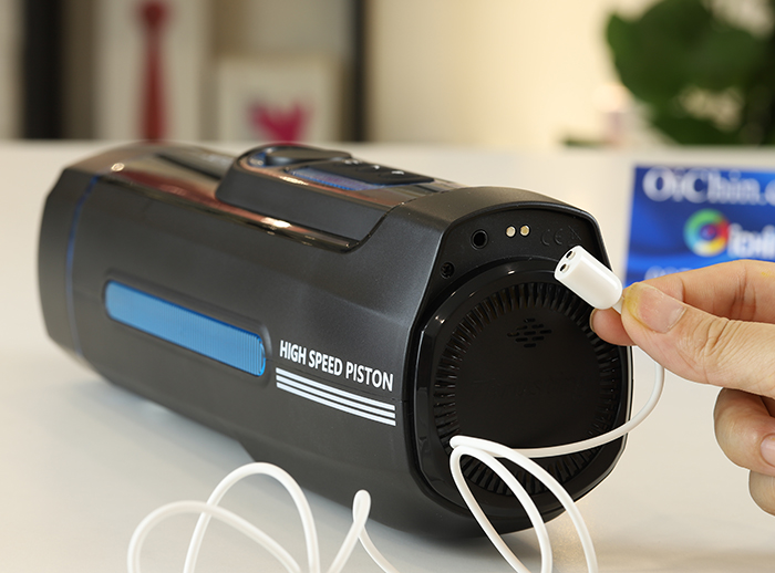 Chân sạc từ tính hiện đại với cổng USB tiện lợi