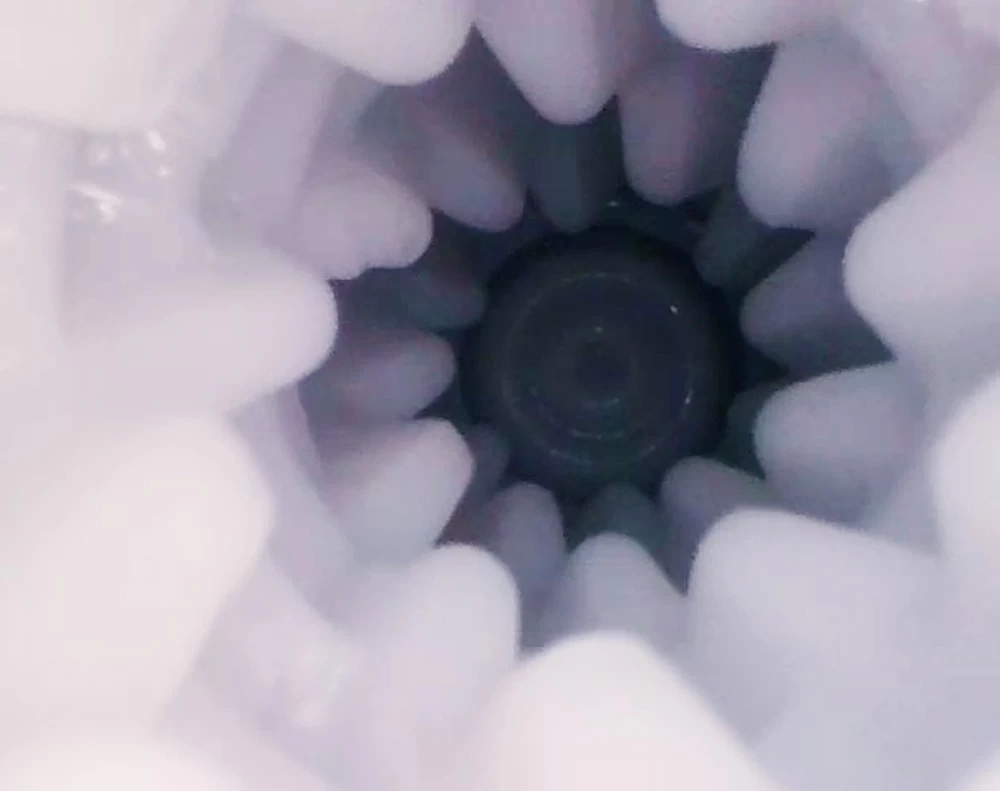  Cấu tạo bên trong là lõi silicone nhiều gai nhỏ đầy kích thích tăng thêm độ ma sát 