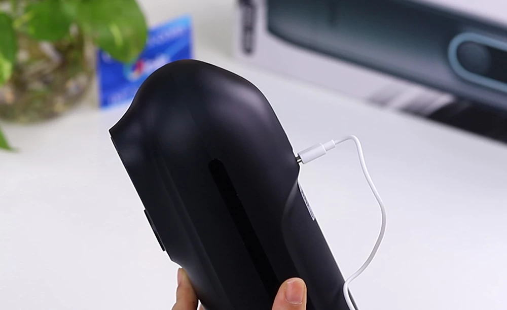 Thời gian sạc 3 giờ với cáp USB tiện lợi