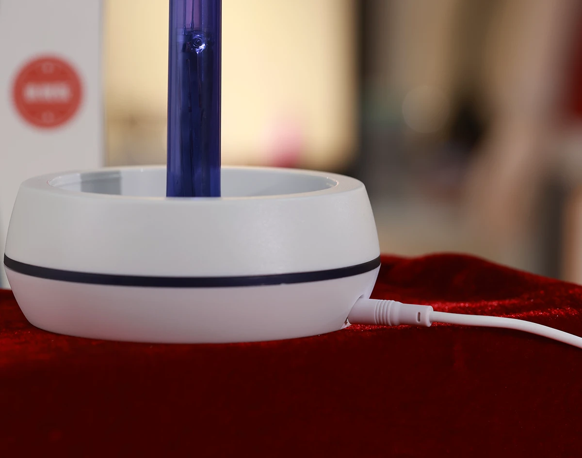 Cắm sạc vào thanh toả nhiệt