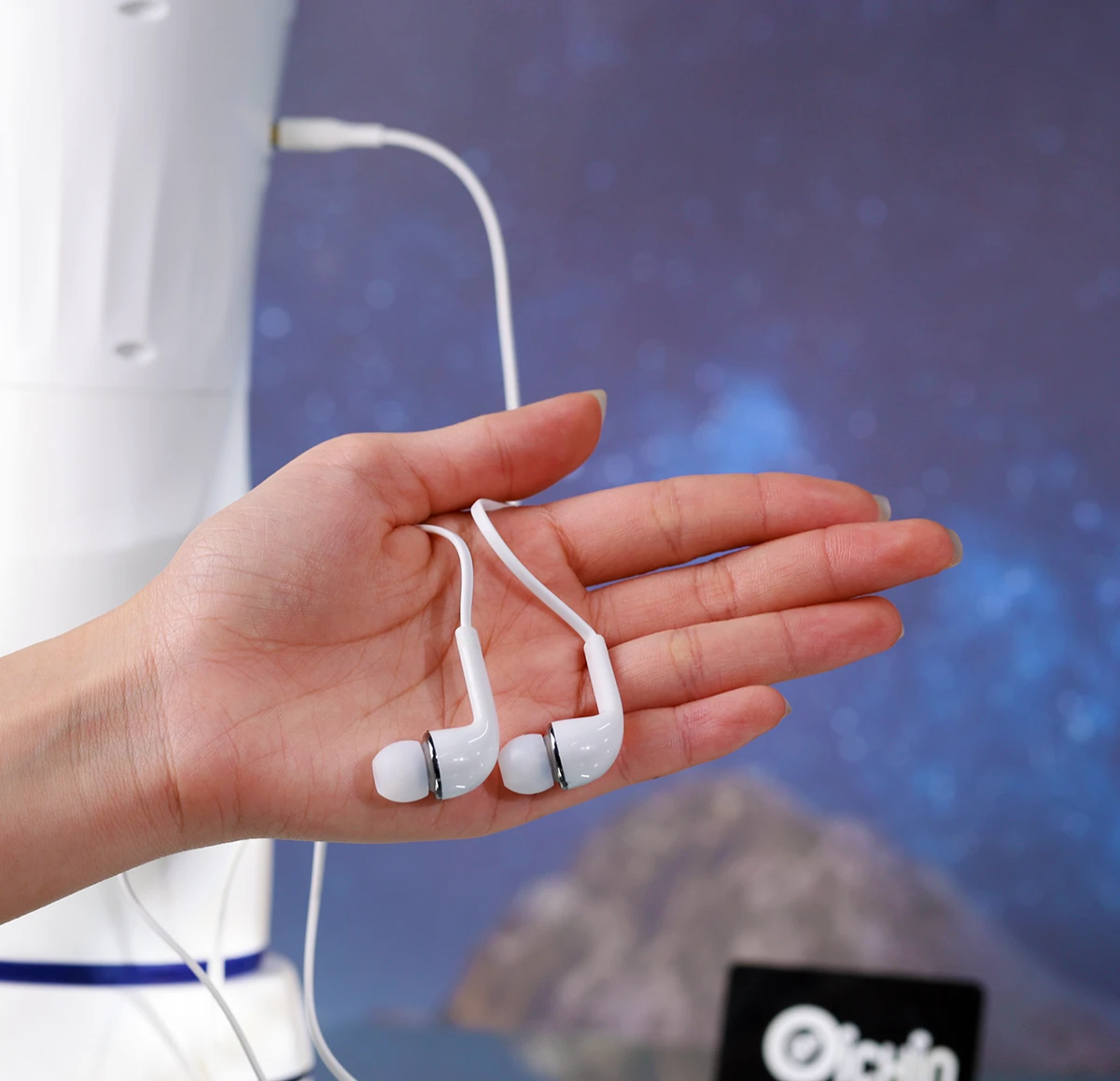 Tai nghe để sử dụng chức năng âm thanh