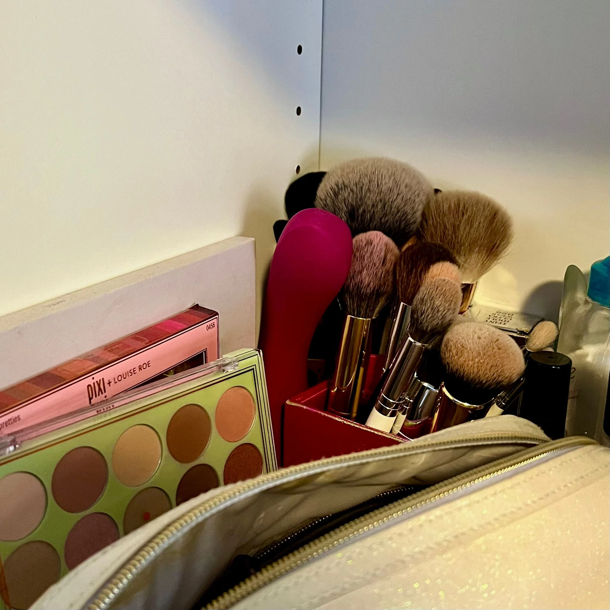 Nhỏ gọn tiện bỏ vào túi xách