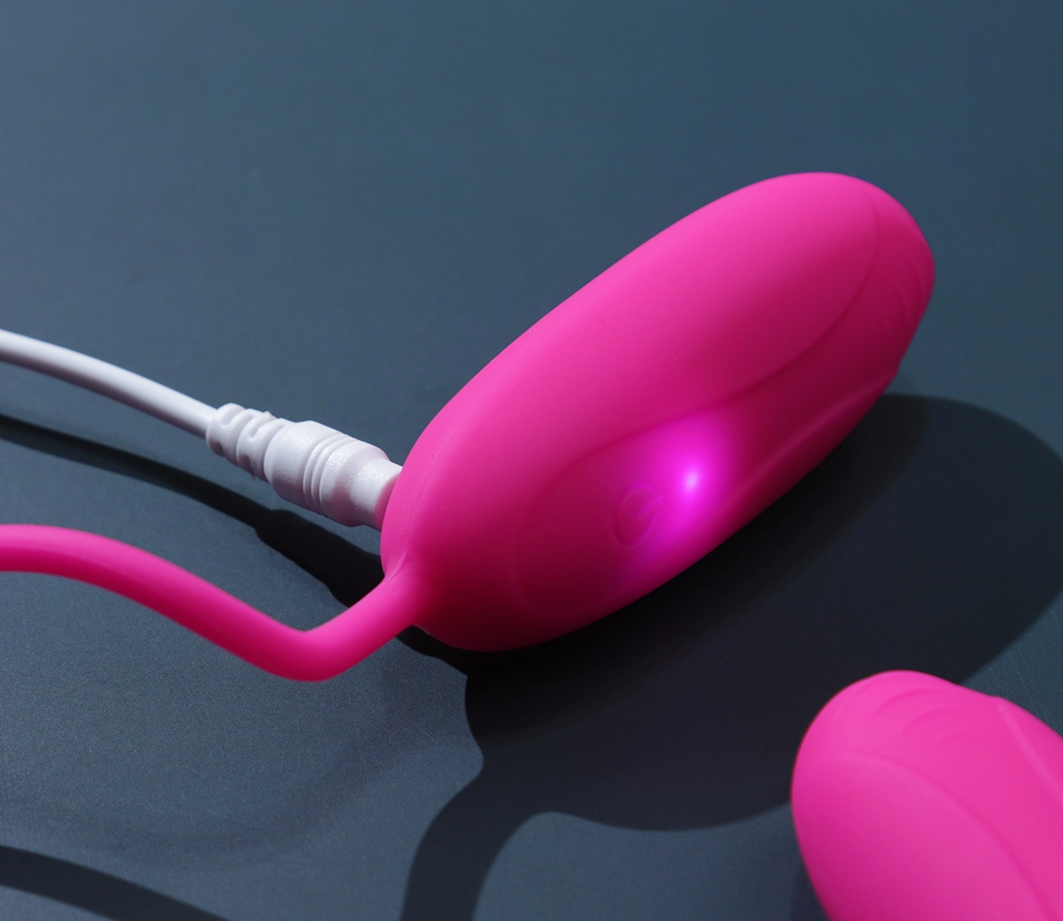 Trứng rung Aphojoy hai đầu thiết kế nhỏ gọn và tinh tế