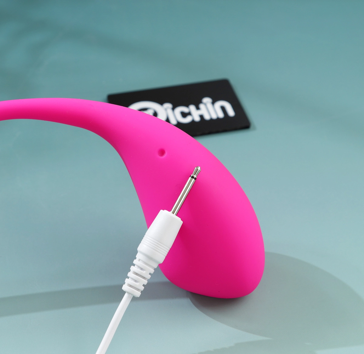 Lỗ sạc của sản phẩm Lush 2