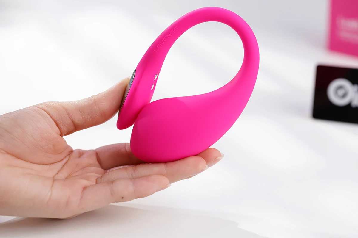 Lush 4 được bao bọc bởi lớp silicone mịn màng