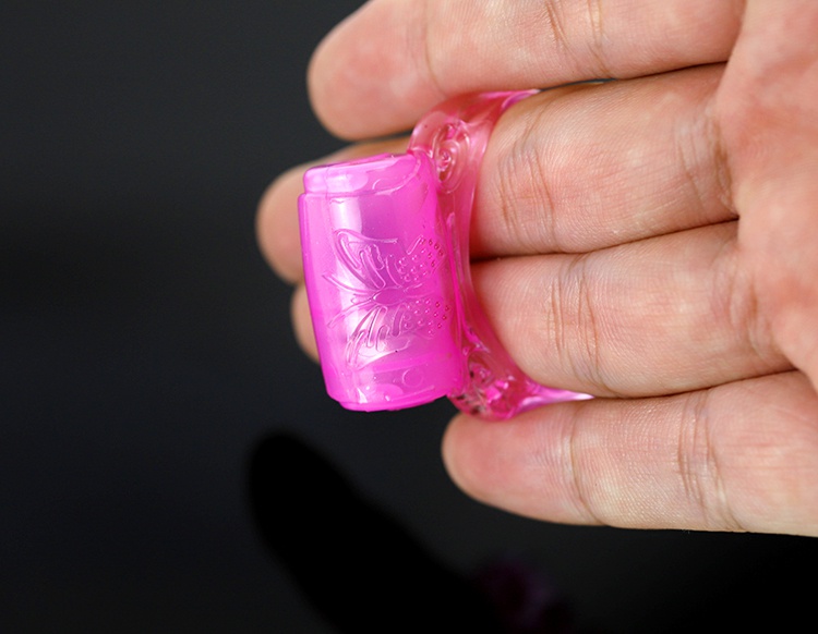 Nhẫn rung co giãn chắc chắn để vừa mọi ngón tay