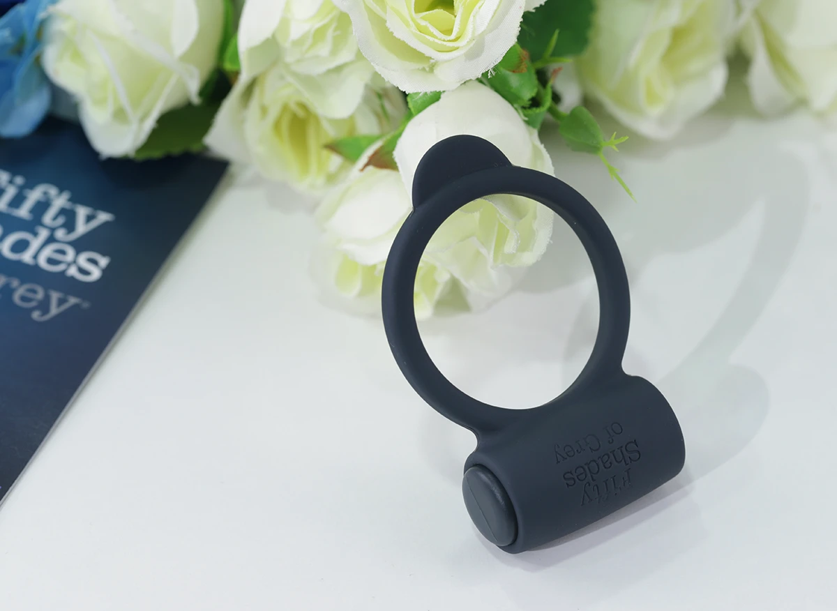 Fifty Shades of Grey - Yours and Mine được chụp thực tế bởi Oichin