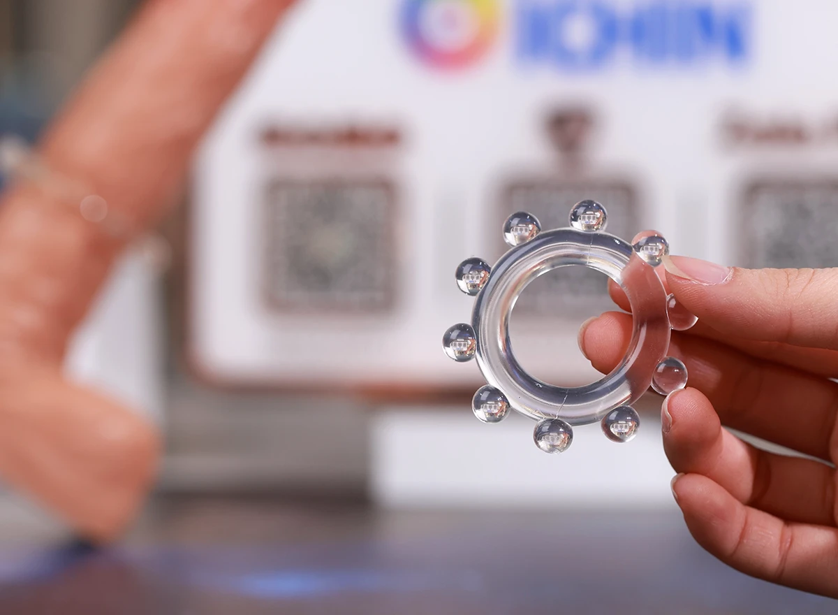 Ảnh dương vật cầm trên tay