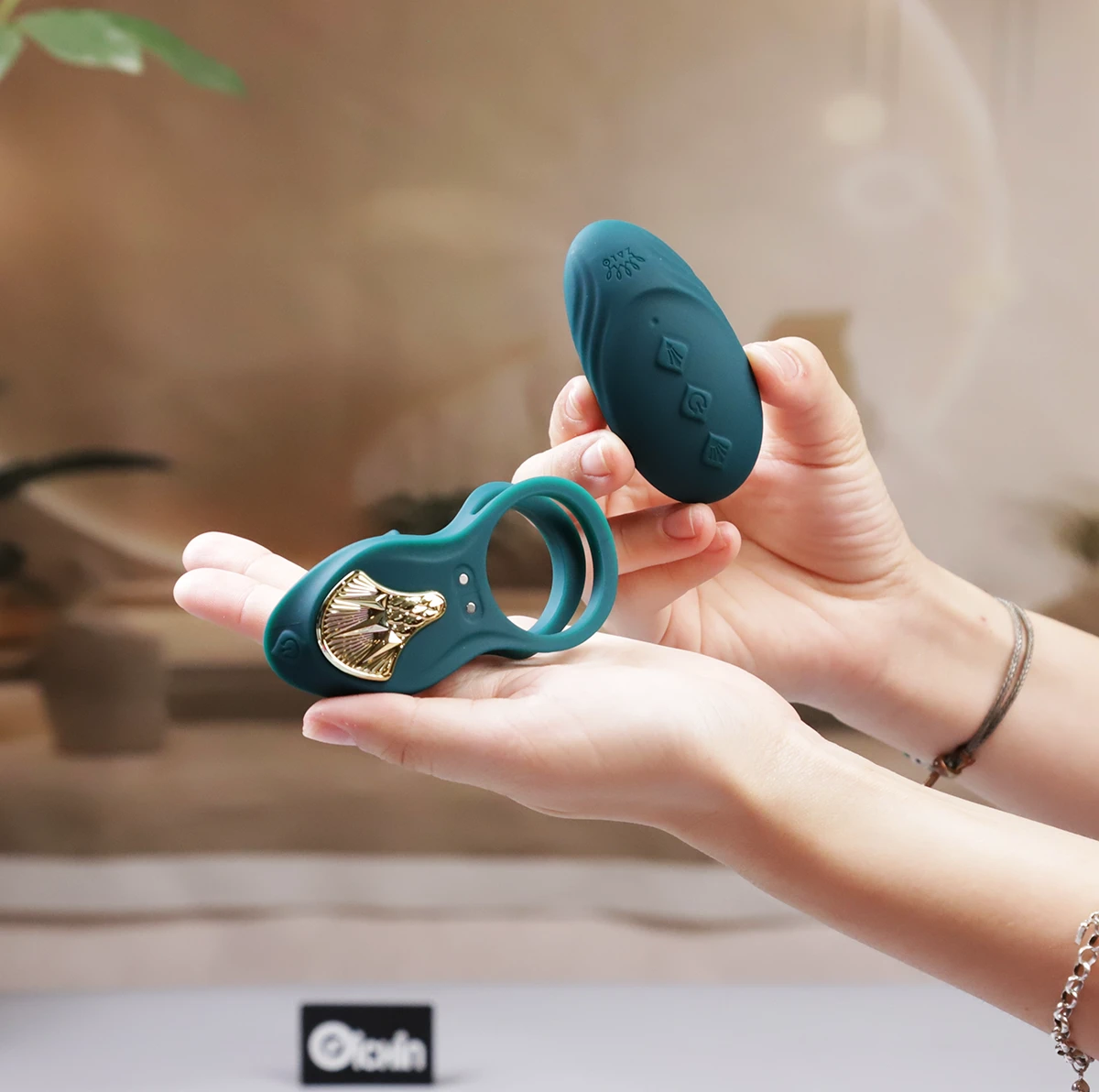 Vòng đeo dương vật Zalo Bayek rung mạnh cầm tay hiển thị kích thước