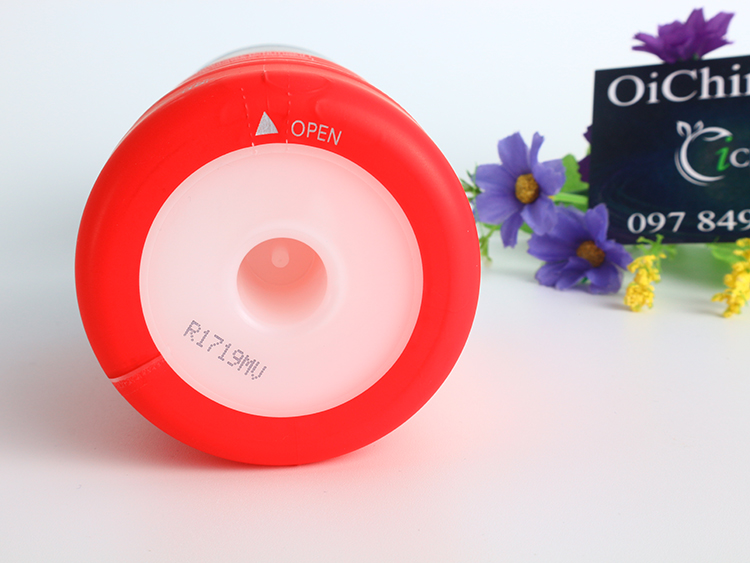 bóc seal và mở nắp cốc thủ dâm Tenga Double Hole trước khi sử dụng nhé